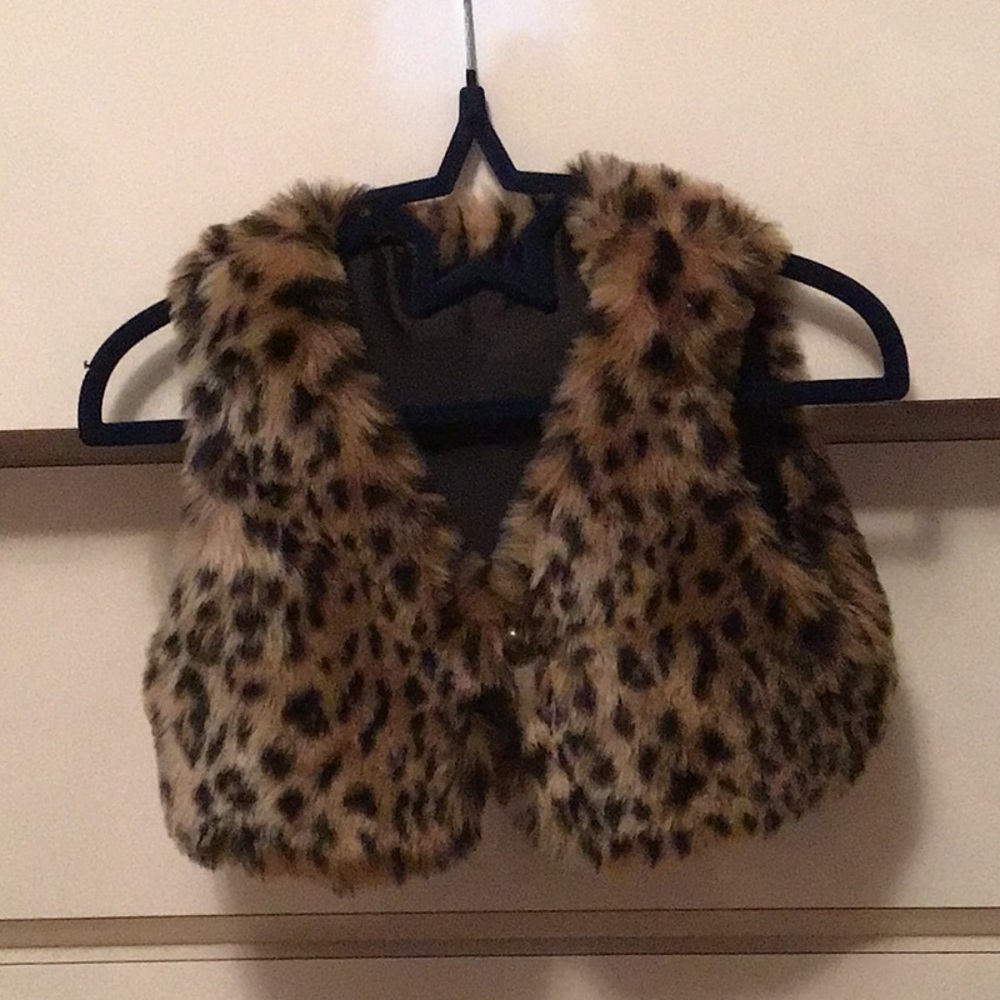Leopard print faux fur vest